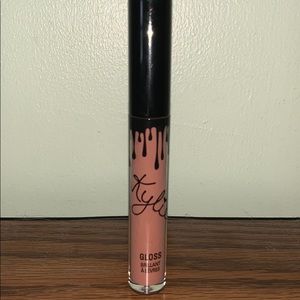 Kylie gloss in Literally
